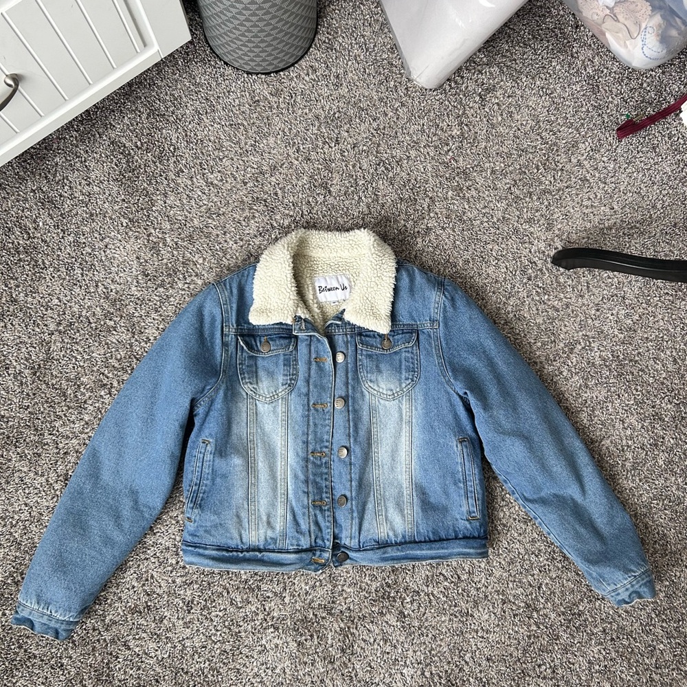 Sherpa Lined and Insulated Between Us Denim Jean Jacket size Medium - Picture 5 of 13
